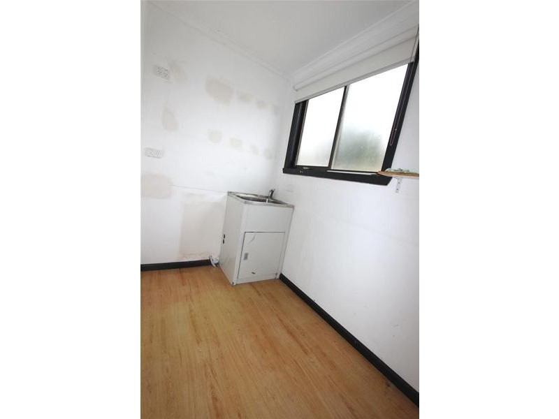 102 East Esplanade, St Albans VIC 3021