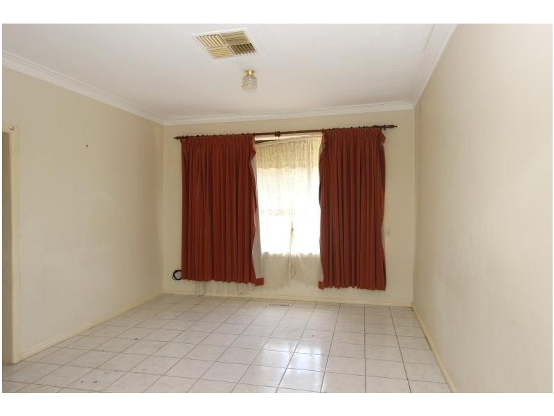 37  Douglas Avenue, St Albans VIC 3021