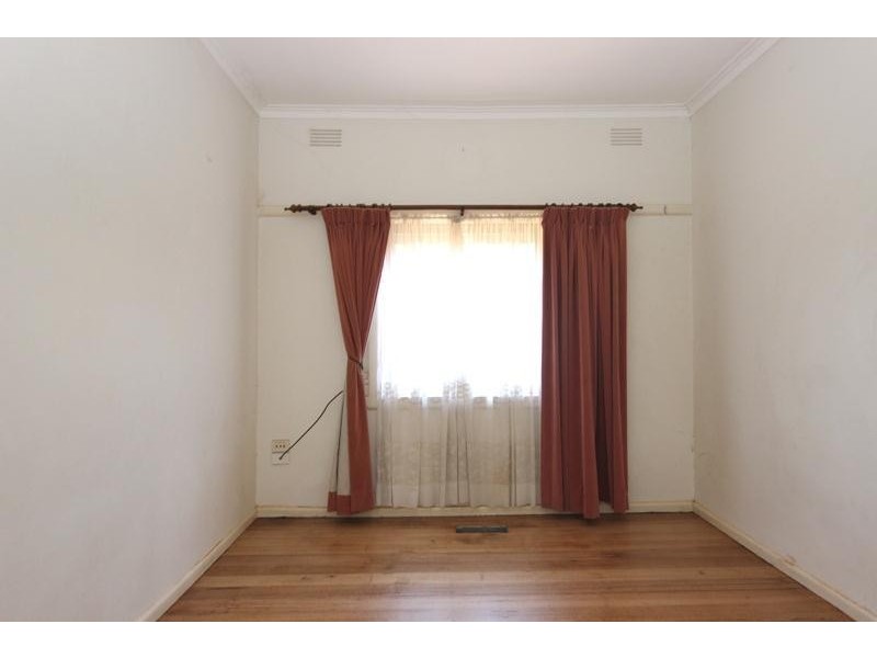 37  Douglas Avenue, St Albans VIC 3021