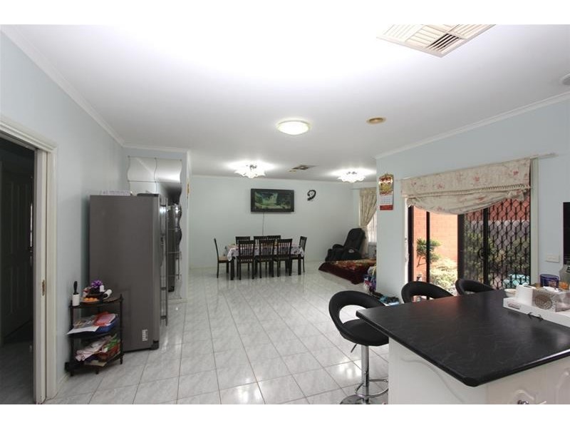 81 Moonstone Circuit, St Albans VIC 3021