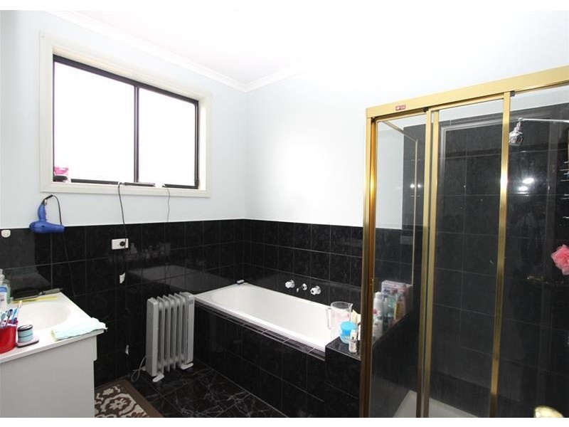 81 Moonstone Circuit, St Albans VIC 3021