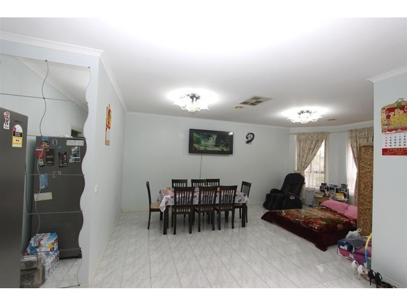 81 Moonstone Circuit, St Albans VIC 3021