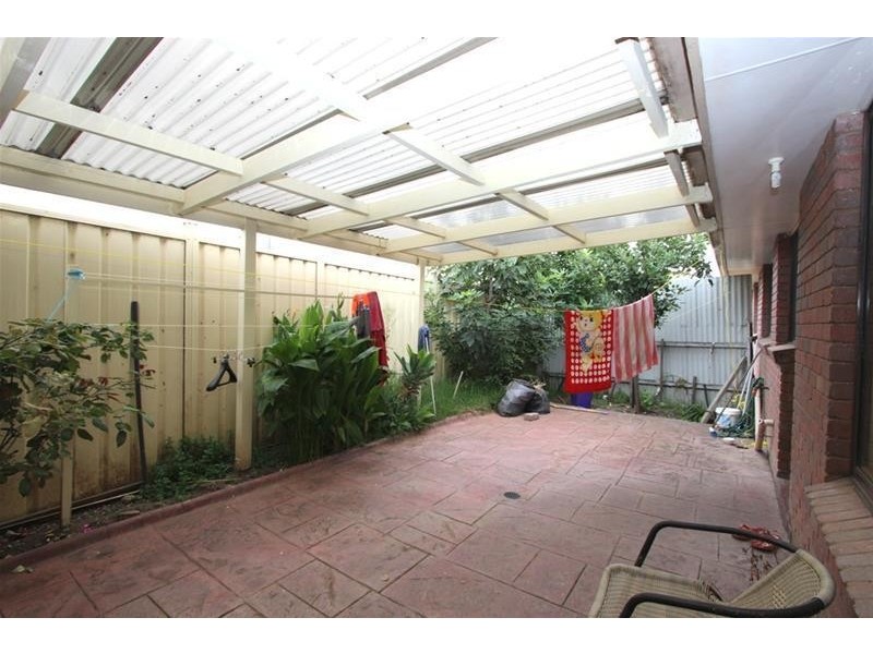 2/16 Percy Street, St Albans VIC 3021