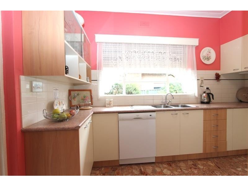 213 Main Road West, St Albans VIC 3021