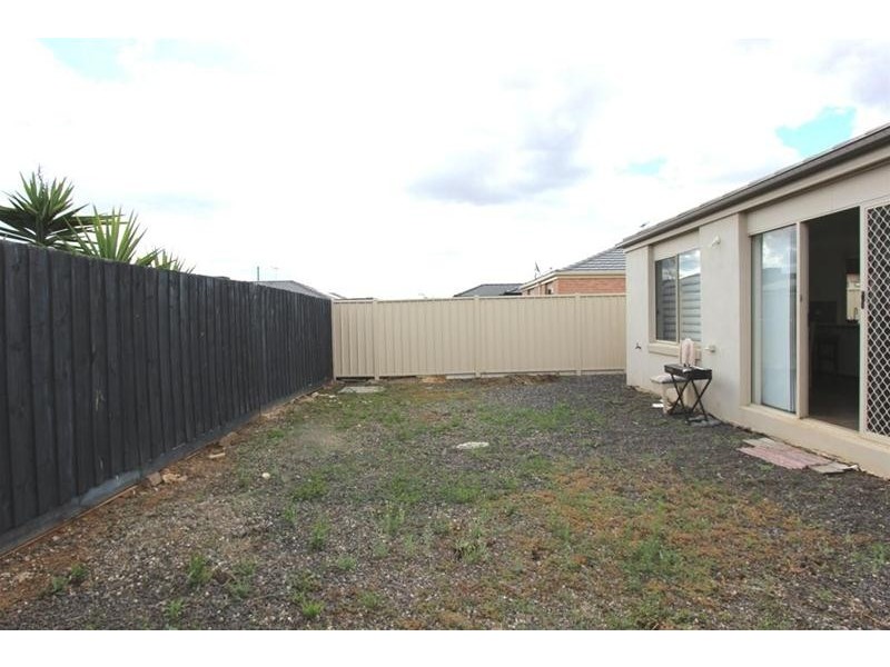 15 Fieldstone Way, Brookfield VIC 3338