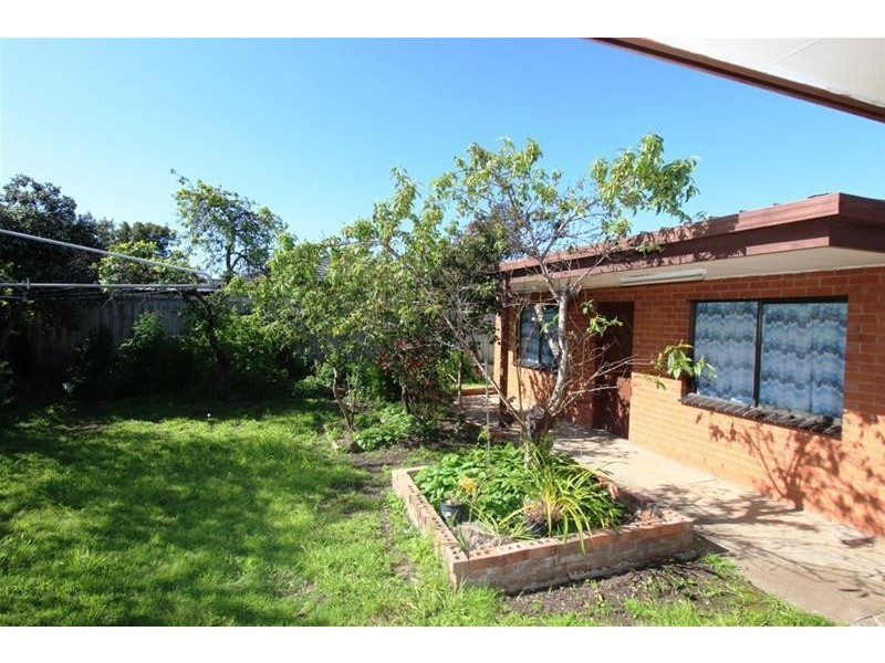 6 Occold Court, St Albans VIC 3021