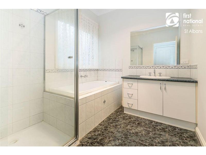 18 Highbury Close, Caroline Springs VIC 3023