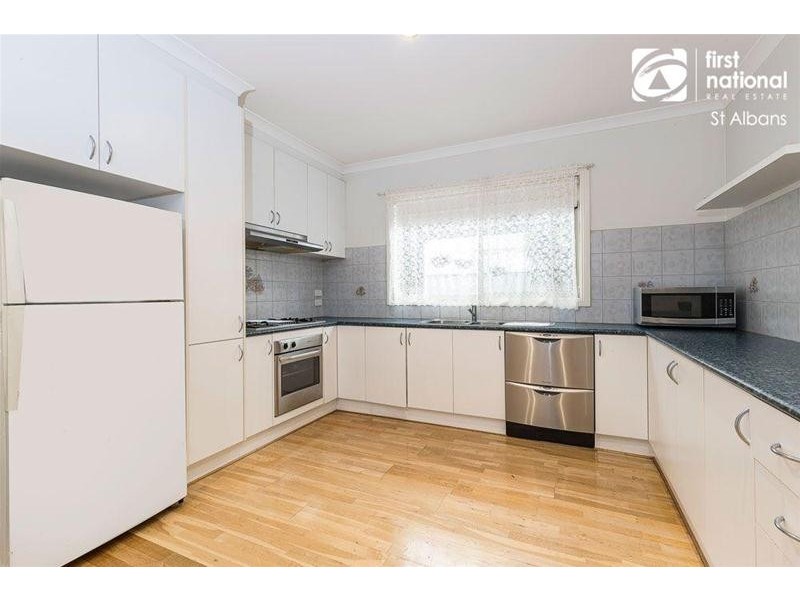 18 Highbury Close, Caroline Springs VIC 3023