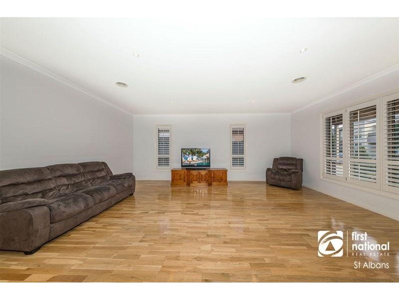 18 Highbury Close, Caroline Springs VIC 3023