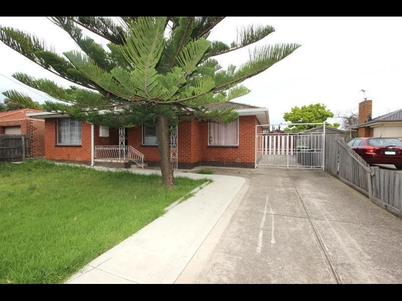 15  Honey Grove, St Albans VIC 3021