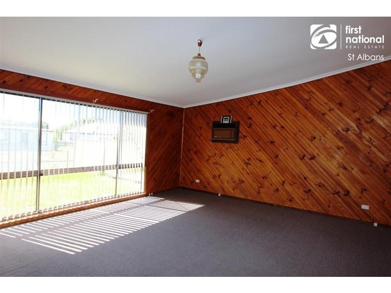 11 Leonard Avenue, St Albans VIC 3021