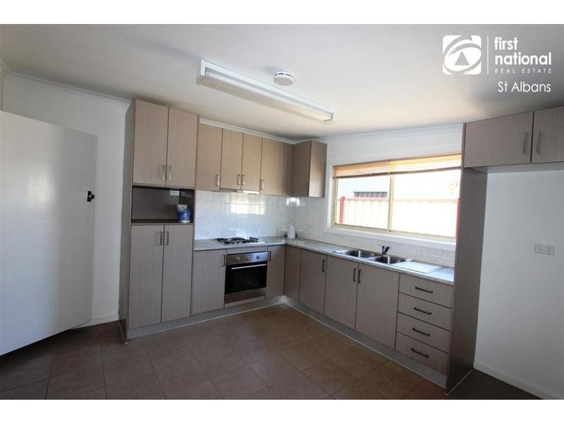 11 Leonard Avenue, St Albans VIC 3021