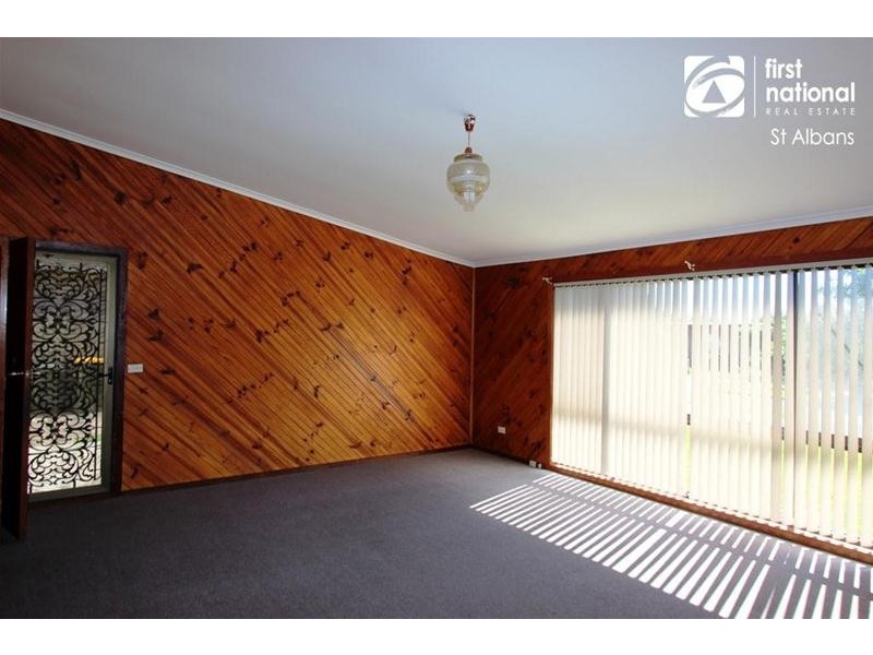 11 Leonard Avenue, St Albans VIC 3021