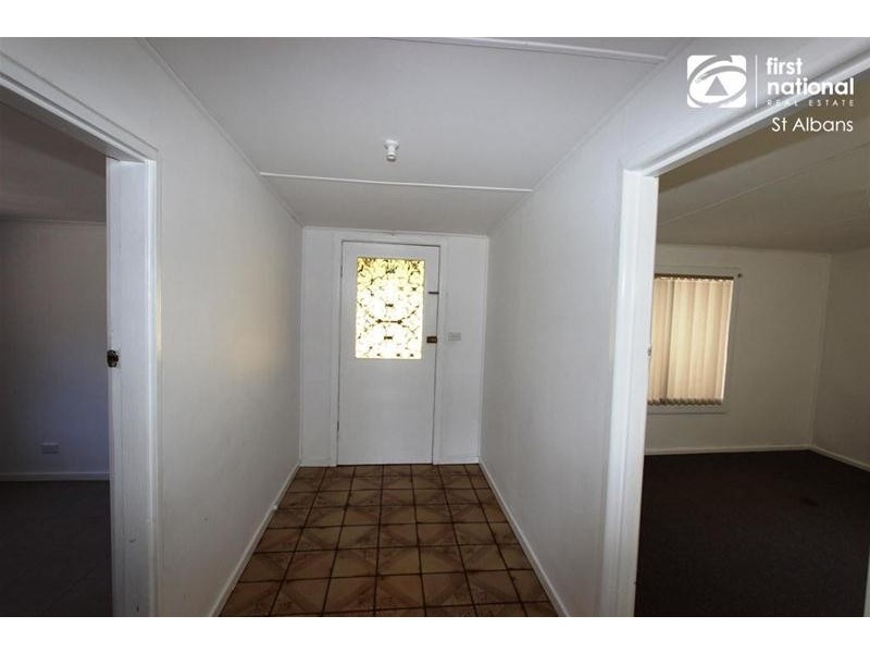 11 Leonard Avenue, St Albans VIC 3021