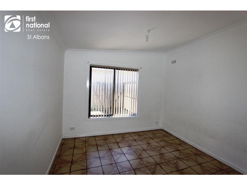 11 Leonard Avenue, St Albans VIC 3021