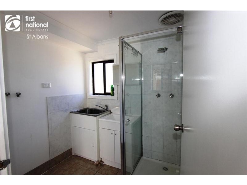 11 Leonard Avenue, St Albans VIC 3021