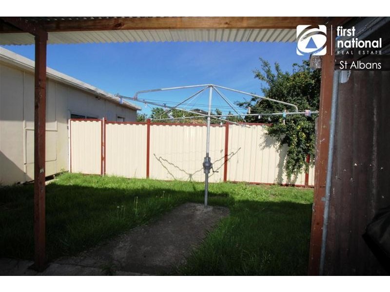 11 Leonard Avenue, St Albans VIC 3021