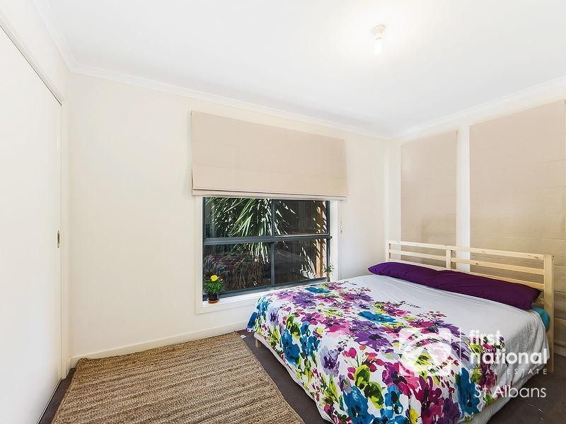 4/4  McRae Avenue, St Albans VIC 3021