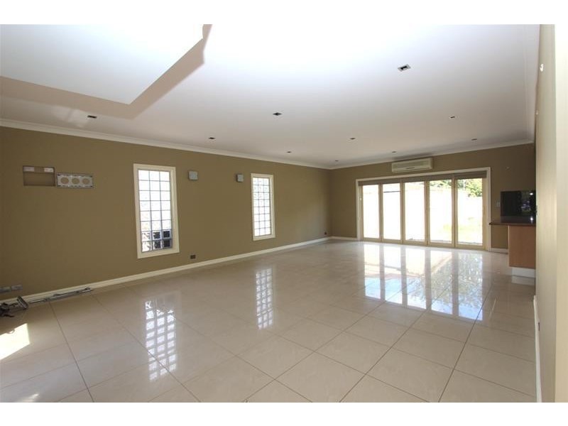 1 Baynton Avenue, Sunshine North VIC 3020