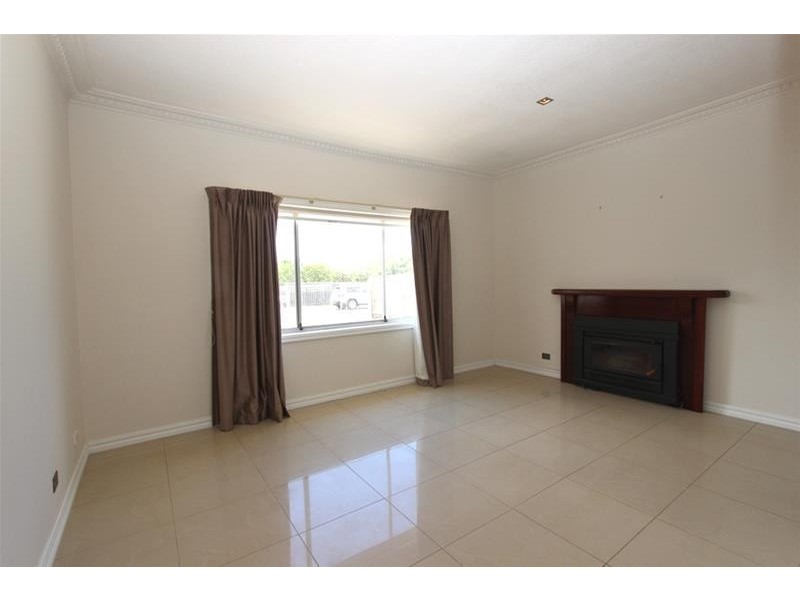 1 Baynton Avenue, Sunshine North VIC 3020