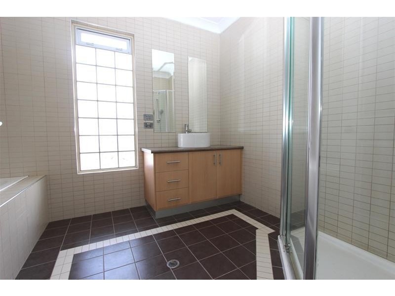 1 Baynton Avenue, Sunshine North VIC 3020