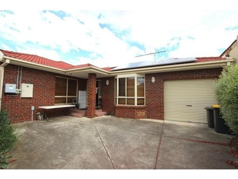 2/9 Silvester Crescent, St Albans VIC 3021