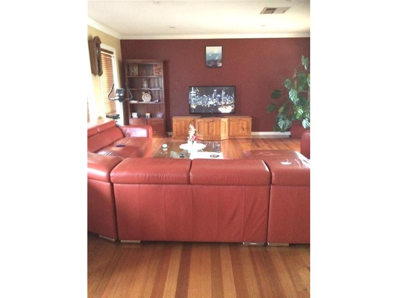 2/9 Silvester Crescent, St Albans VIC 3021