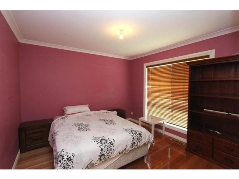 2/9 Silvester Crescent, St Albans VIC 3021