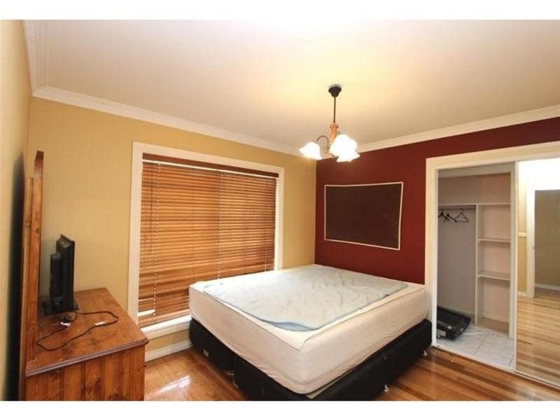 2/9 Silvester Crescent, St Albans VIC 3021