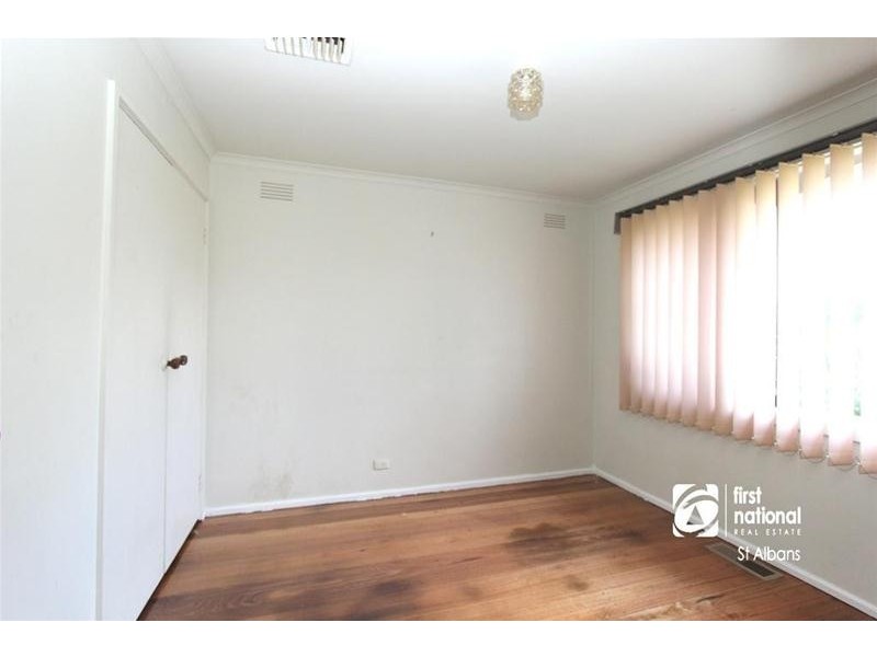 63 Lovell Drive, St Albans VIC 3021