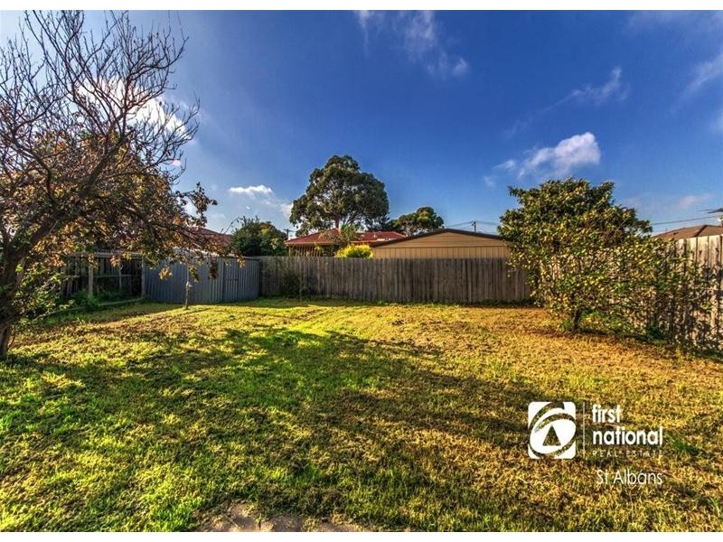 63 Lovell Drive, St Albans VIC 3021