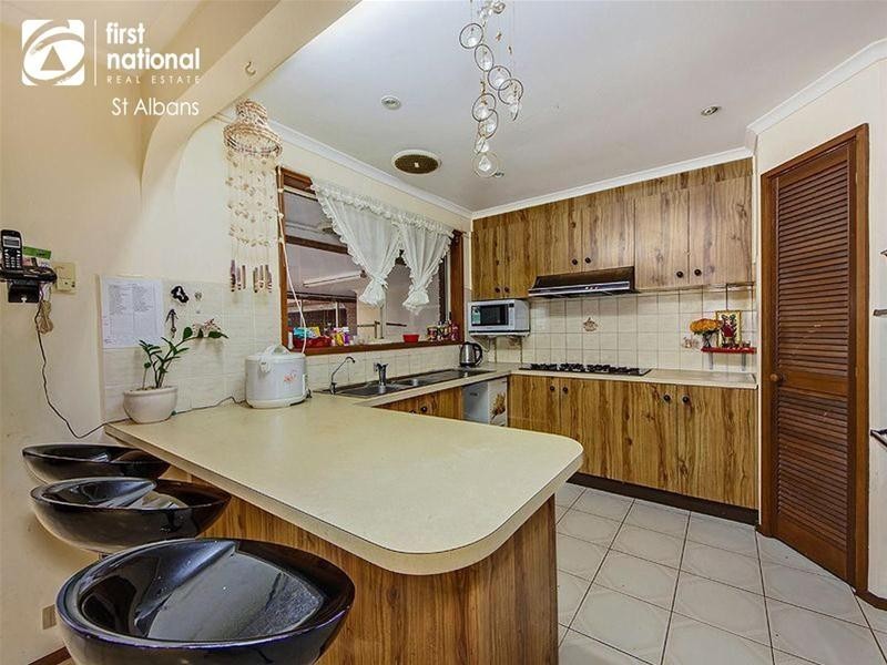 70 Kinterbury Drive, Kings Park VIC 3021