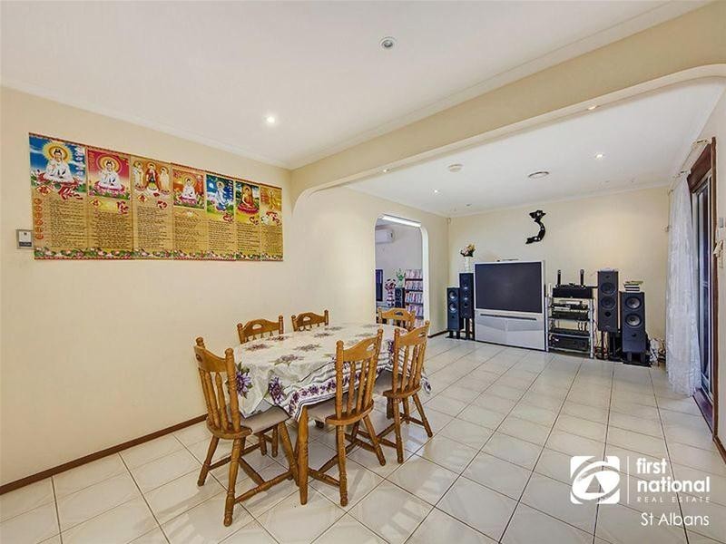 70 Kinterbury Drive, Kings Park VIC 3021