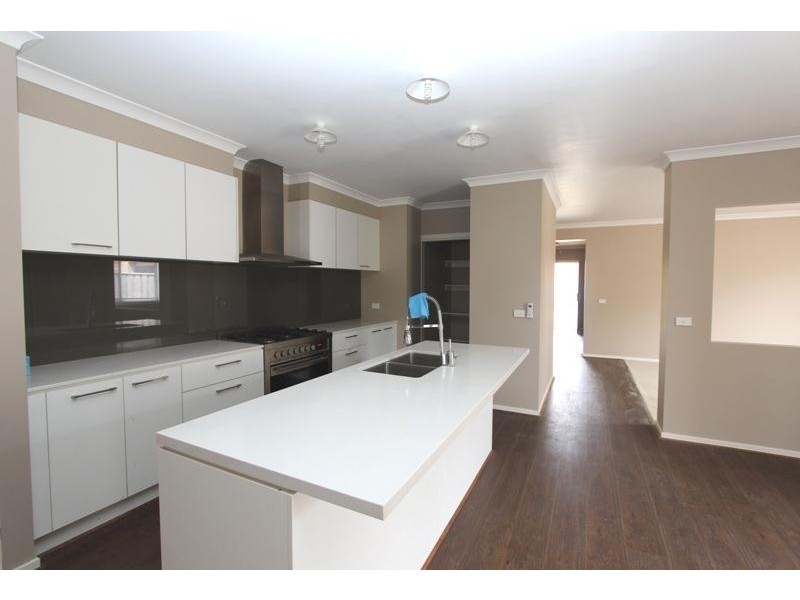 27 Stoneyfell Road, Point Cook VIC 3030