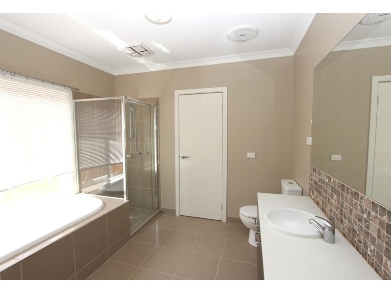 27 Stoneyfell Road, Point Cook VIC 3030