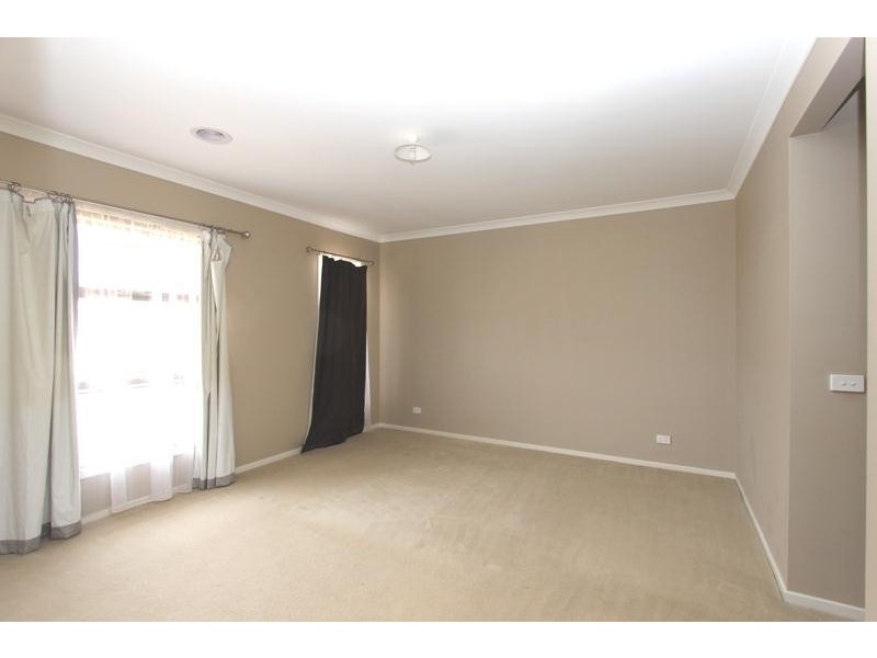 27 Stoneyfell Road, Point Cook VIC 3030