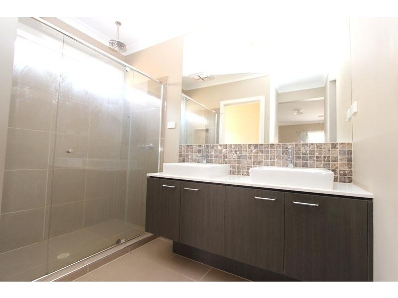 27 Stoneyfell Road, Point Cook VIC 3030