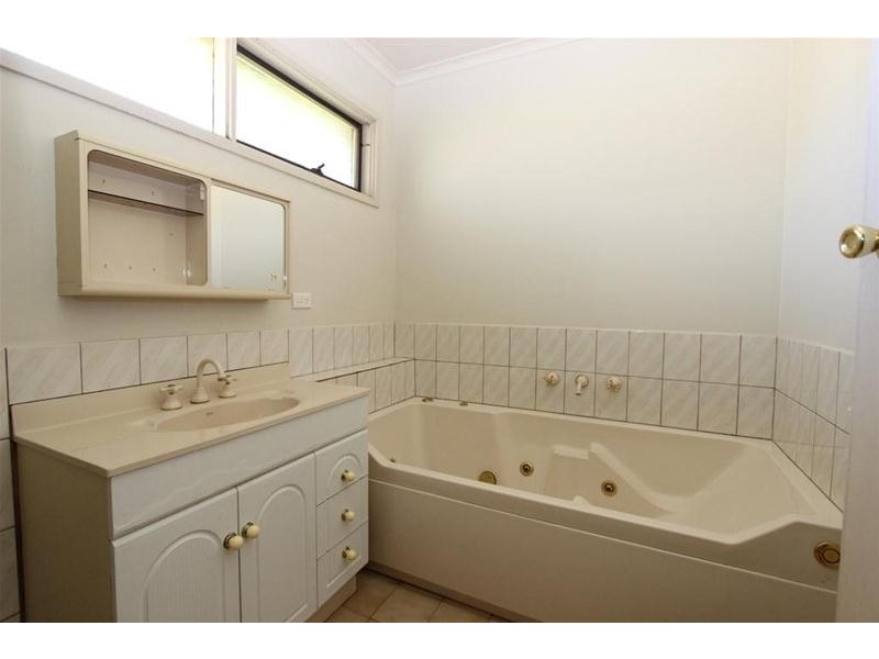 2 Finch Road, Werribee South VIC 3030