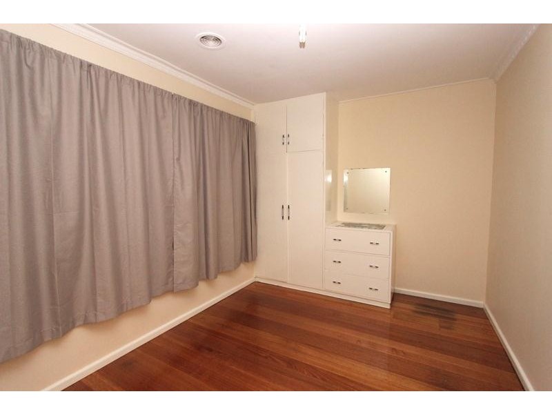 4 Woods Street, St Albans VIC 3021