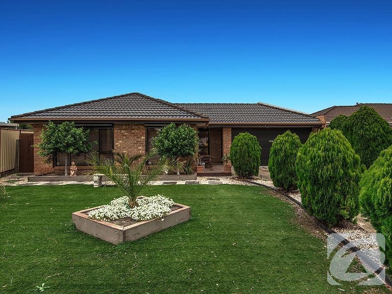 8 Mcnicholl Way, Delahey VIC 3037