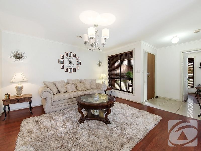 8 Mcnicholl Way, Delahey VIC 3037