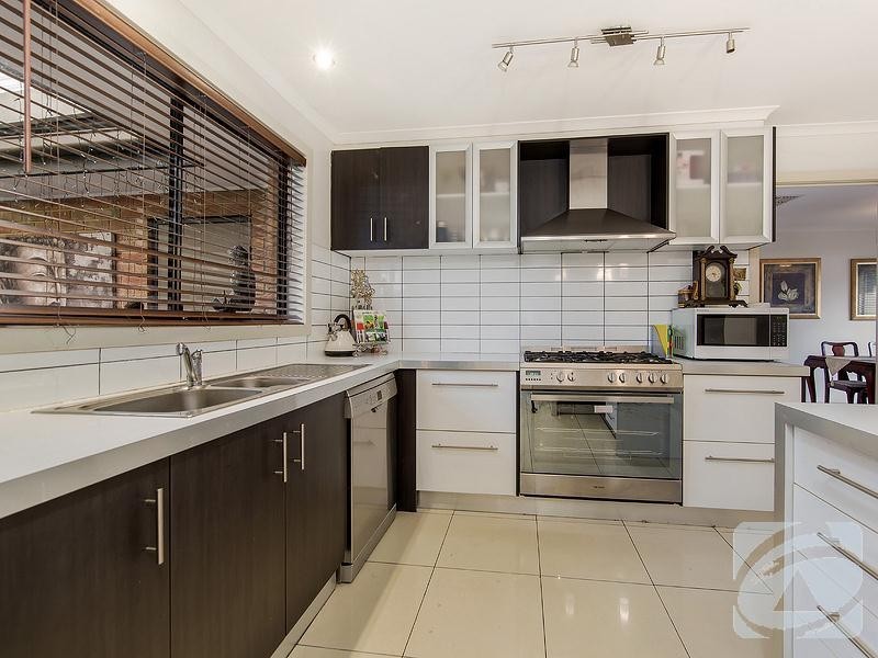 8 Mcnicholl Way, Delahey VIC 3037