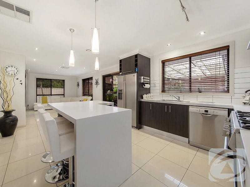 8 Mcnicholl Way, Delahey VIC 3037