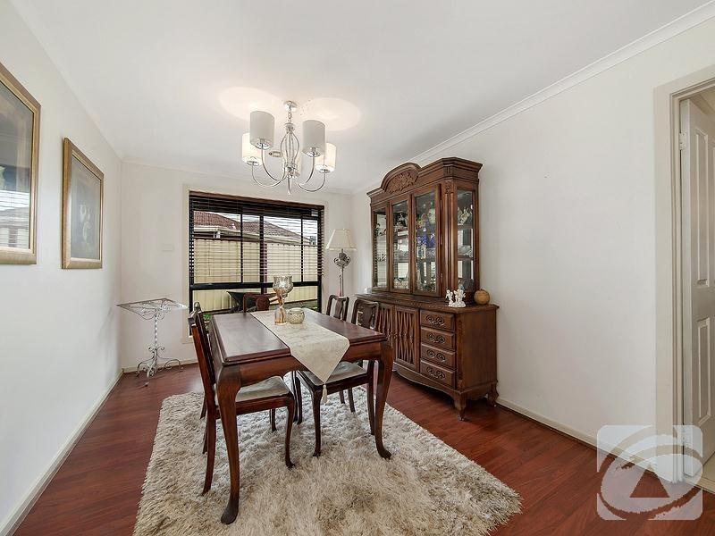 8 Mcnicholl Way, Delahey VIC 3037