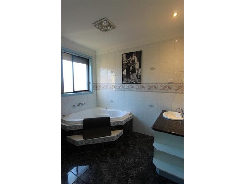 52 Moonstone Circuit, St Albans VIC 3021