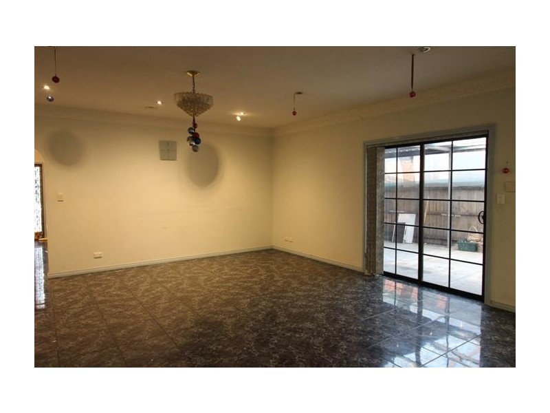 52 Moonstone Circuit, St Albans VIC 3021