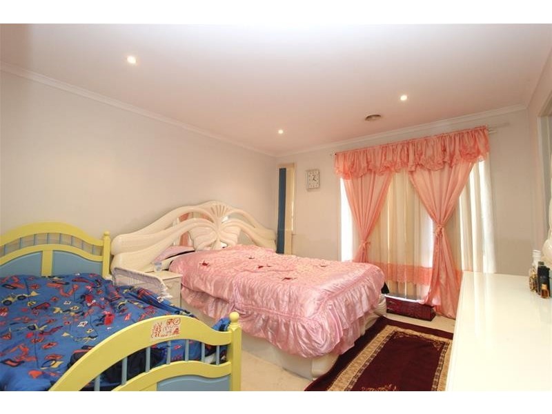 2 Durack Circuit, Taylors Hill VIC 3037