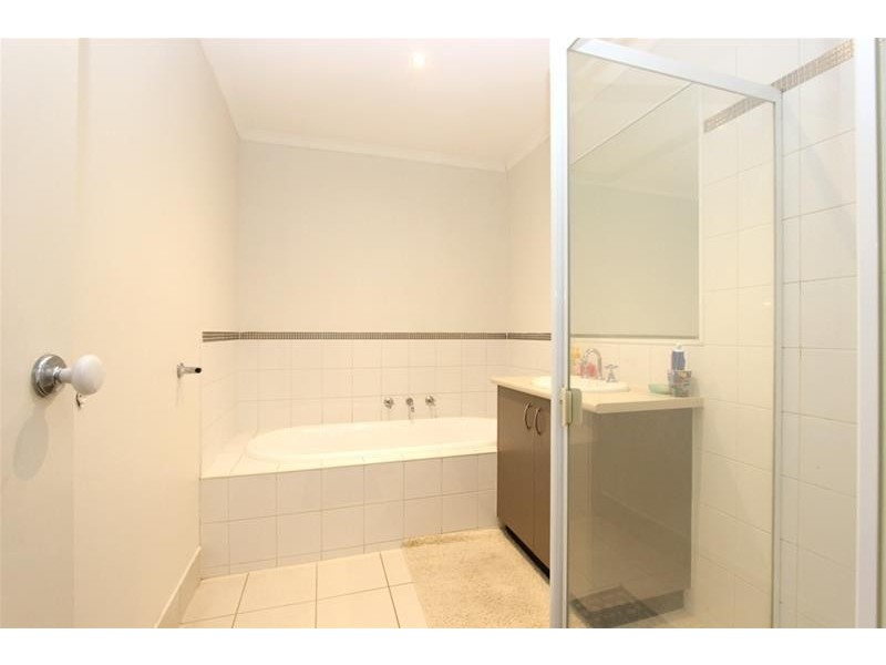 2 Durack Circuit, Taylors Hill VIC 3037