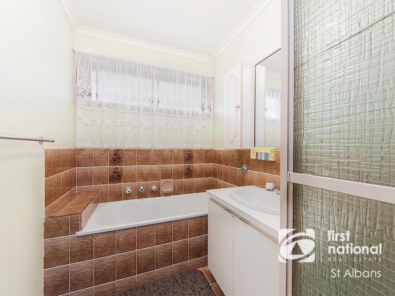 62B  Biggs Street, St Albans VIC 3021