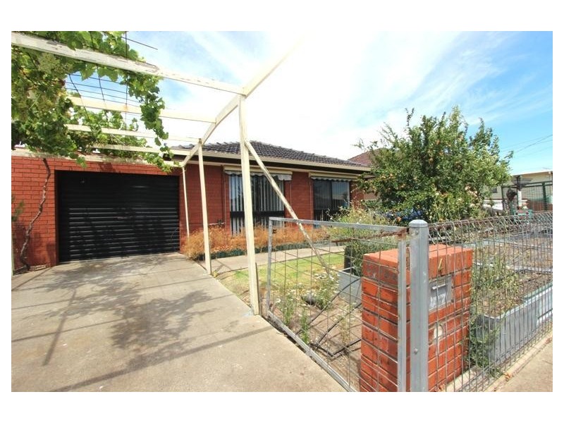4/7-9 Disraeli Road, St Albans VIC 3021